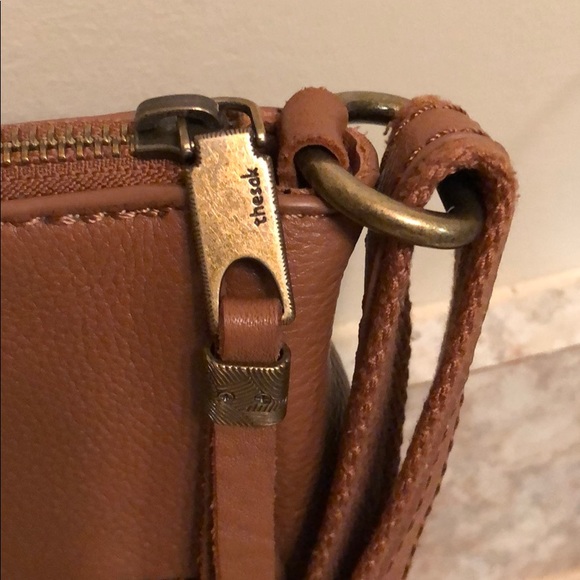 Crossbody - Picture 3 of 8